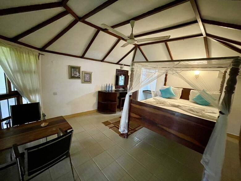 Hotel Mambo Beach Villas