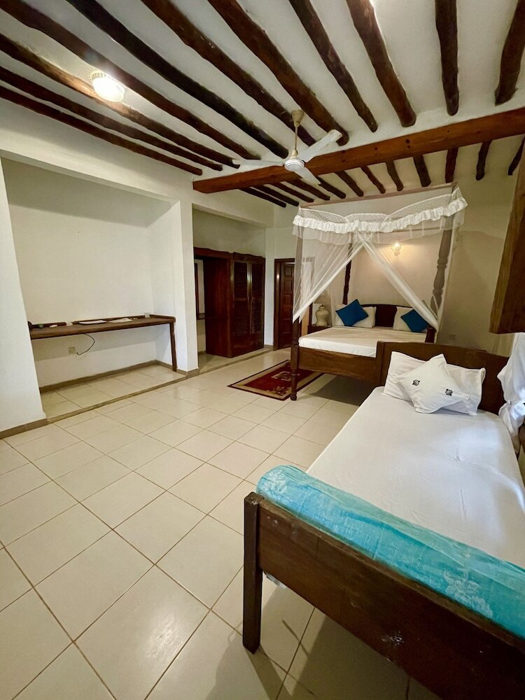 Hotel Mambo Beach Villas
