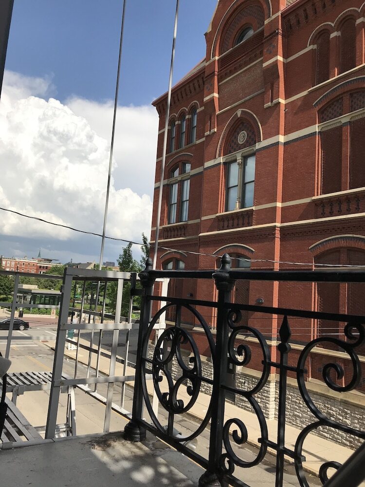 Symphony Hotel & Restaurant