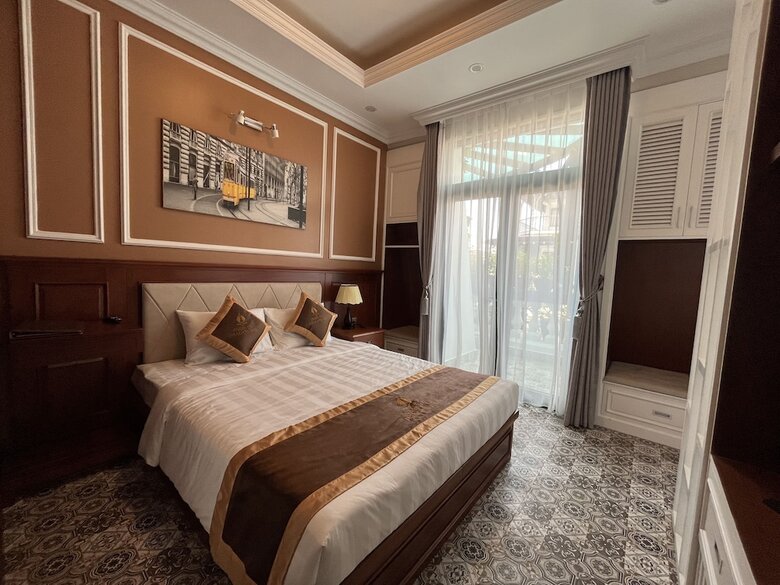 Paris Of Dragonbay Hotel