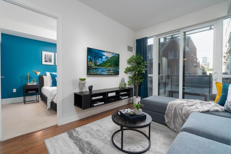 Hotel Peter St - Downtown Suite With Balcony