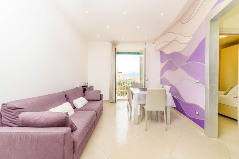 Estate4home- L'onda Viola