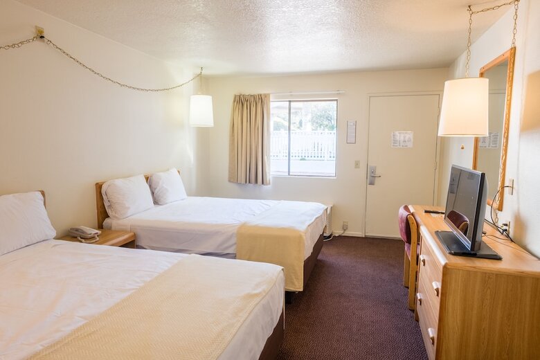 Hotel E-z 8 Motel Old Town