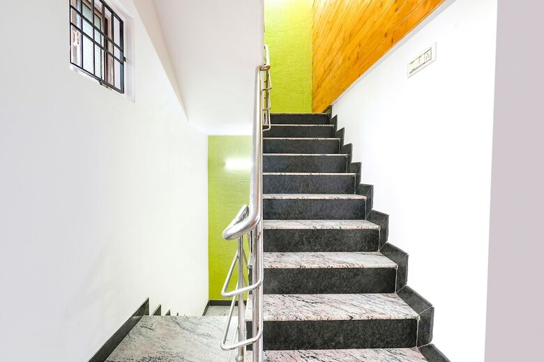 Hotel Fabexpress Raj Supreme Residency