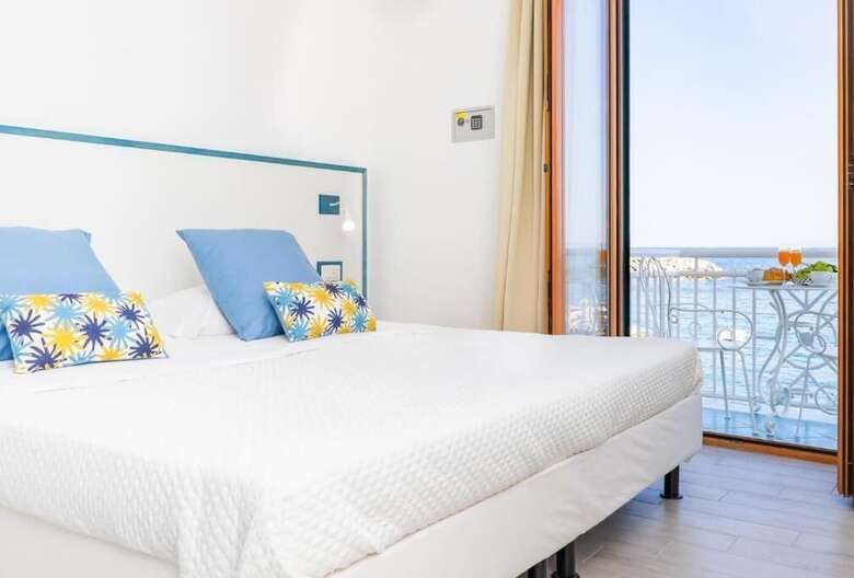 Sapphire Rooms