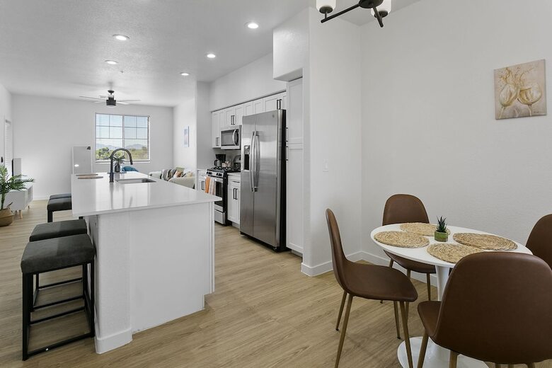 Aparthotel Two Glendale Cozysuites With Pool 2 & 9
