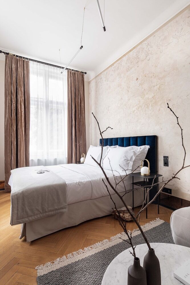 Zola Hotel - Palais De Boh�me