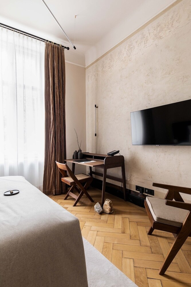 Zola Hotel - Palais De Boh�me