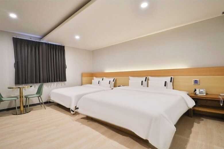 Hotel 701