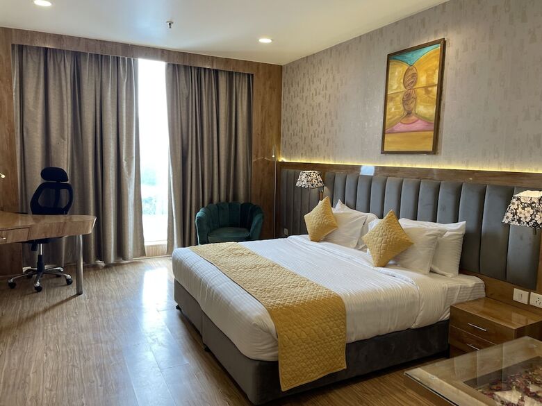 Hotel Sk Premium Park At World Square Mall