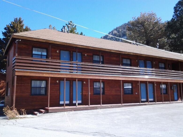 Motel June Lake Villager