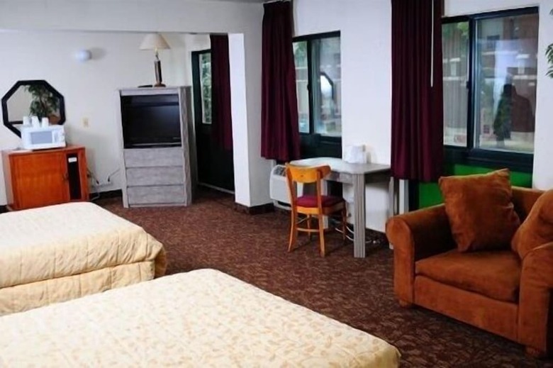 Hotel Amber Inn