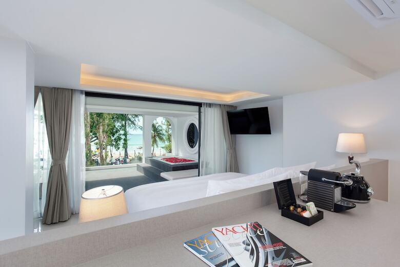 Hotel Anona Beachfront Phuket Resort