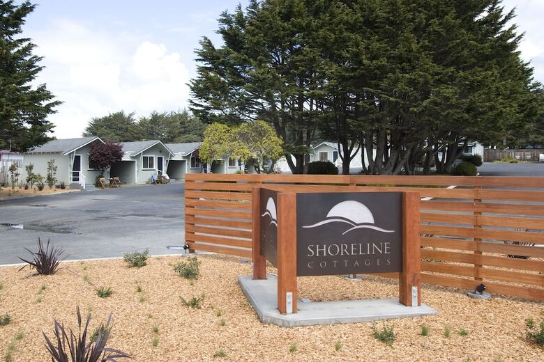 Motel Shoreline Cottages