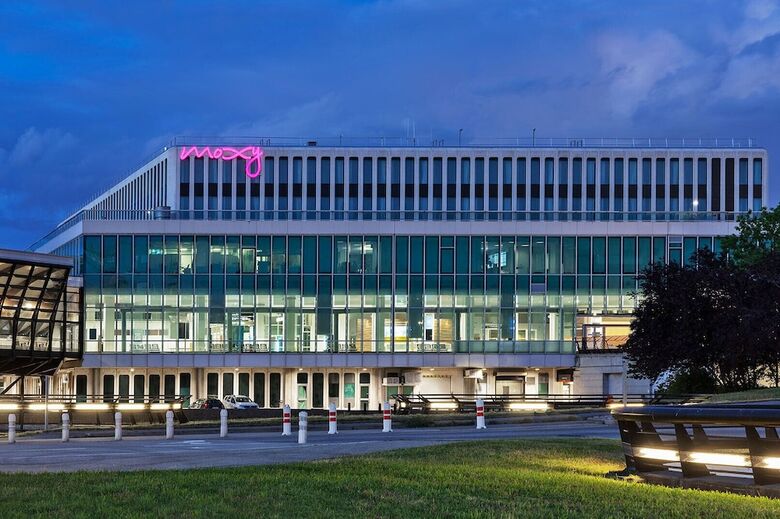 Hotel Moxy Lyon Airport