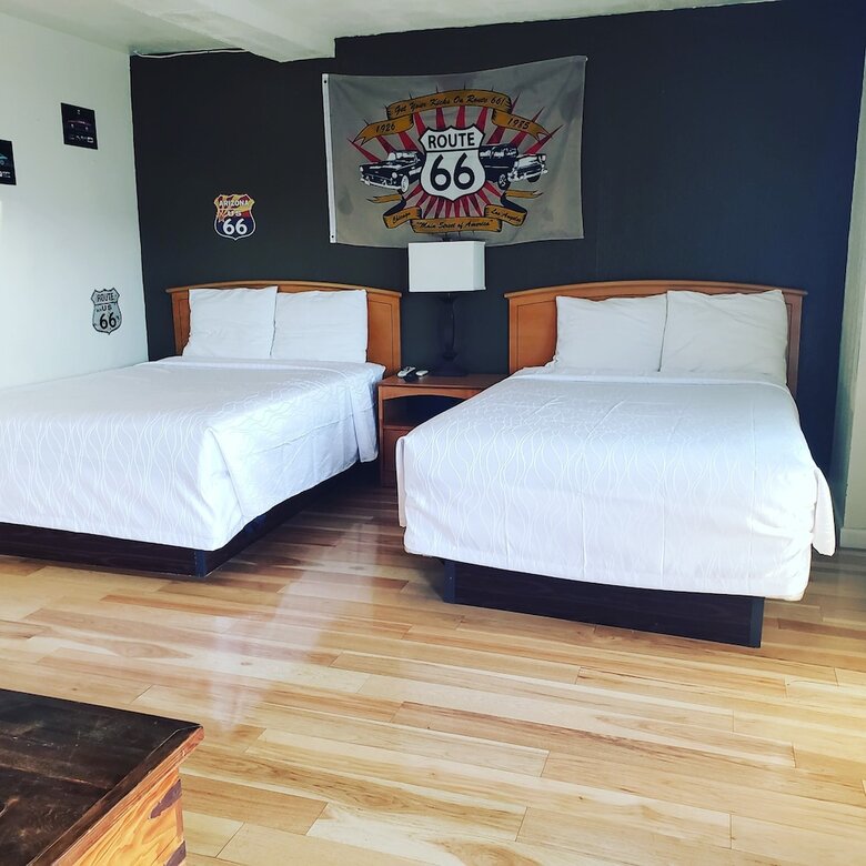 Deluxe Inn Motel