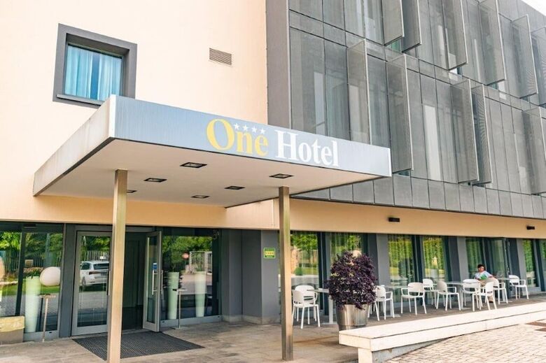 One Hotel & Restaurant