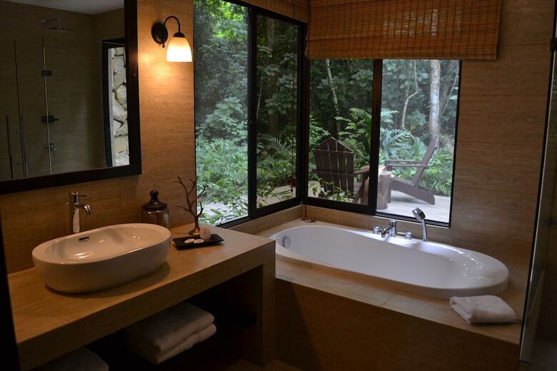 Jungle Lodge Hotel