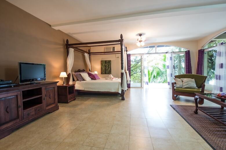 Hotel Popa Paradise Beach Resort