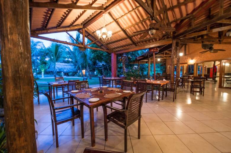 Hotel Popa Paradise Beach Resort