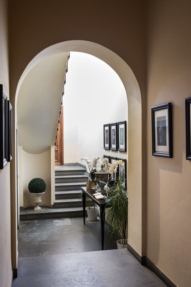 Residencia Tornabuoni Suites Collection