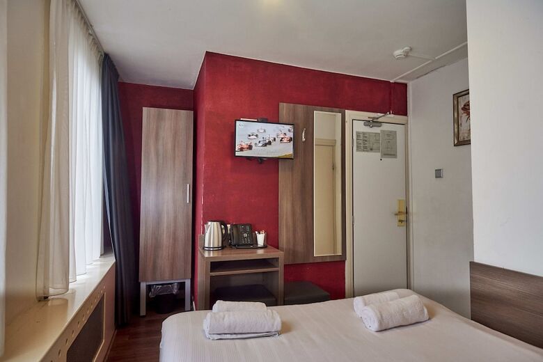 Townhouse Hotel