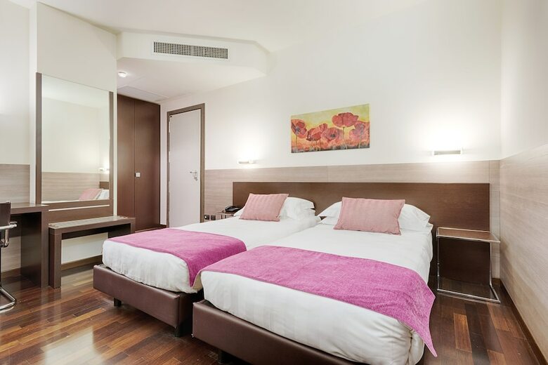 Continental Urban Art Hotel