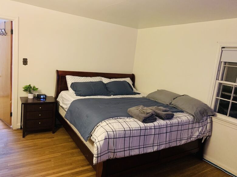 Private Queen Bedroom Garvin