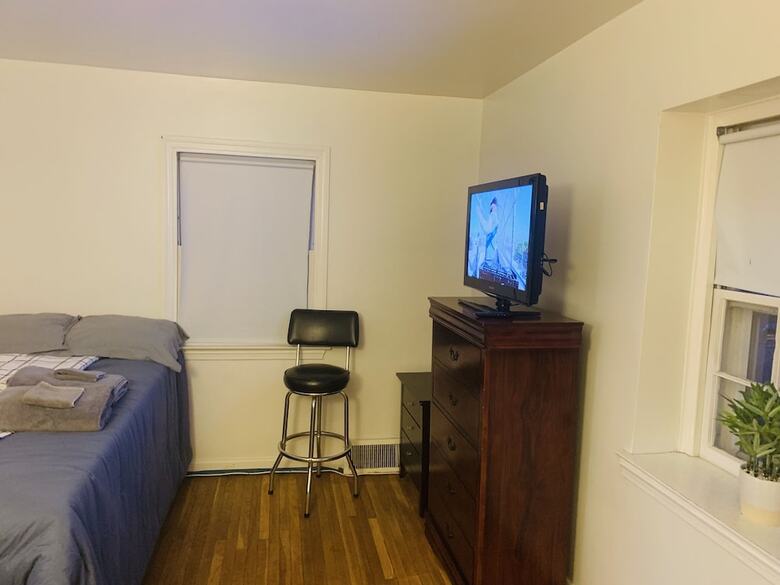 Private Queen Bedroom Garvin