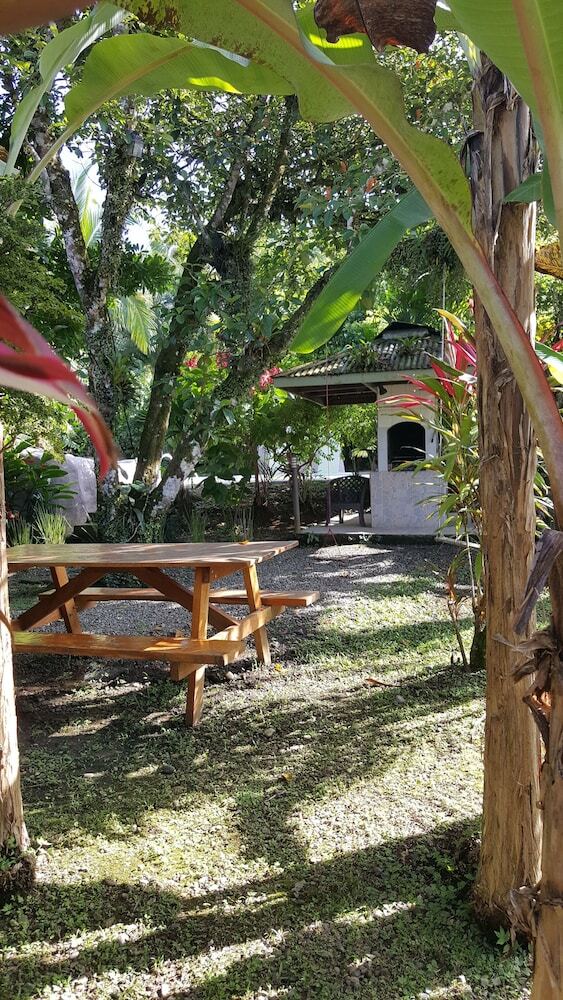 El Colibri Rojo Hotel Cabinas