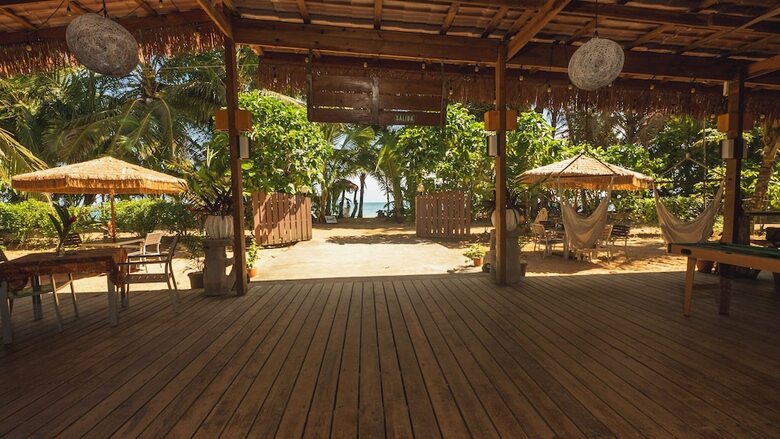 Playa Bluff Hotel