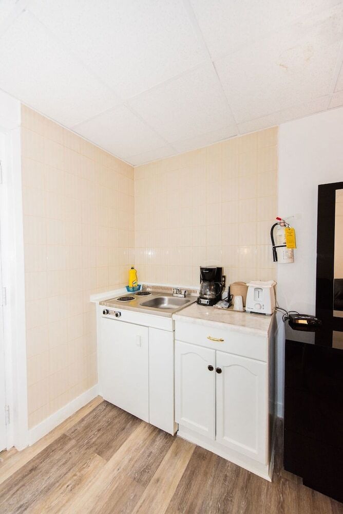 Niagara Parkway Court Motel