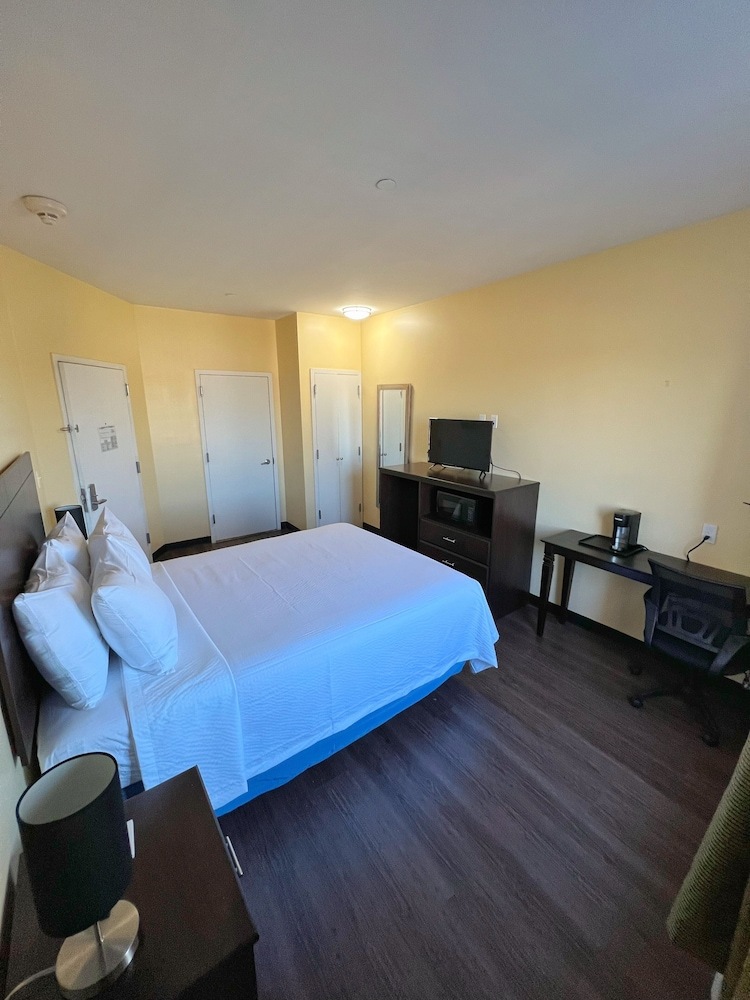 Hotel Ozone Inn & Suites