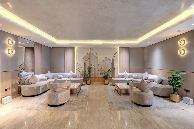 Hotel Regency Luxury Suites