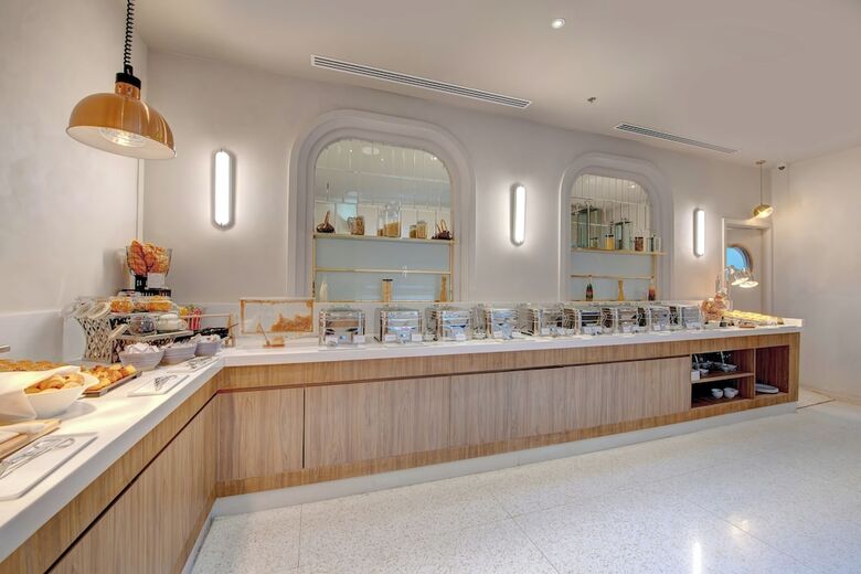 Hotel Regency Luxury Suites