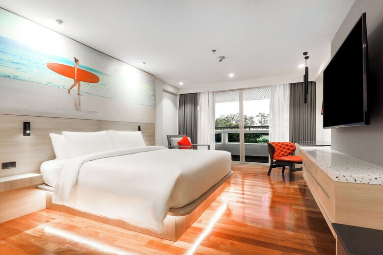 Hotel Radisson Red Phuket Patong Beach