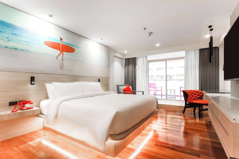 Hotel Radisson Red Phuket Patong Beach
