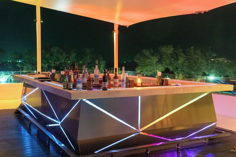 Hotel Radisson Red Phuket Patong Beach
