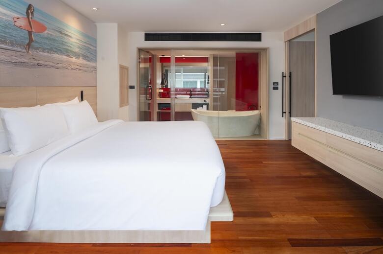 Hotel Radisson Red Phuket Patong Beach