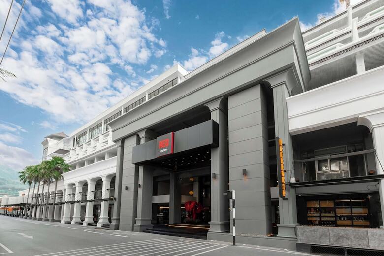 Hotel Radisson Red Phuket Patong Beach