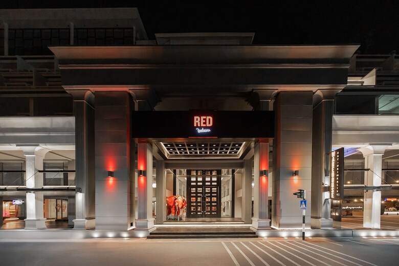 Hotel Radisson Red Phuket Patong Beach