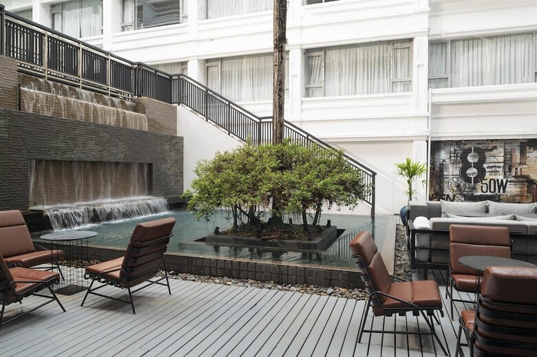 Hotel Radisson Red Phuket Patong Beach