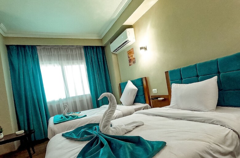 Pyramids Oasis Hotel