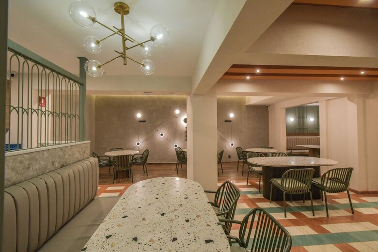 Expo Satelite 2750 Hotel & Suites