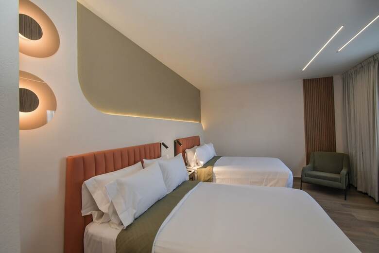 Expo Satelite 2750 Hotel & Suites