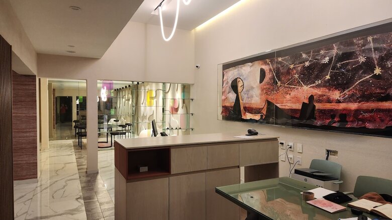 Expo Satelite 2750 Hotel & Suites