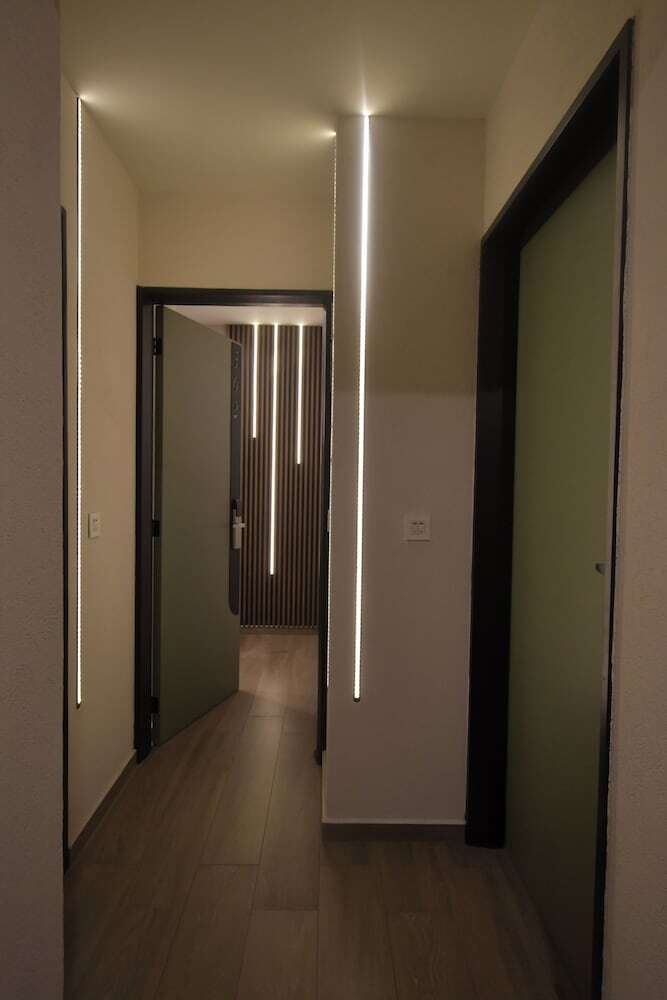Expo Satelite 2750 Hotel & Suites