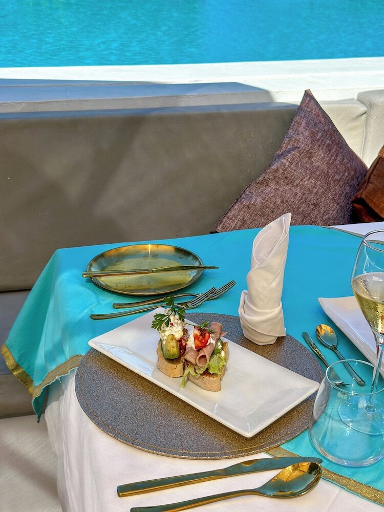 Alma Boutique Hotel