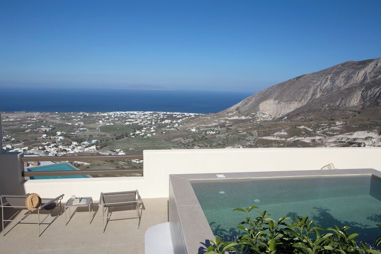 Elessa Hotel