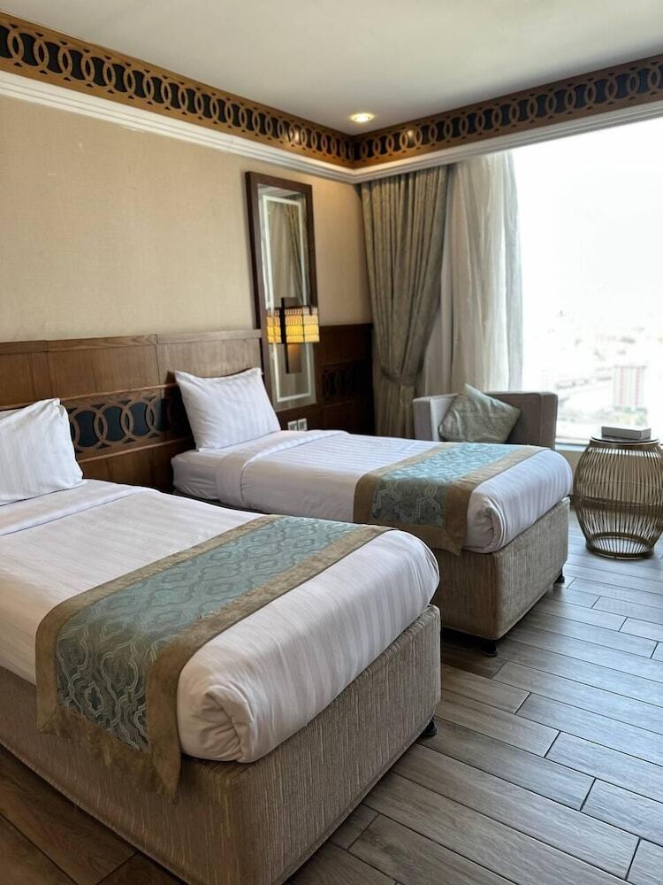Violet Al Azizia Hotel